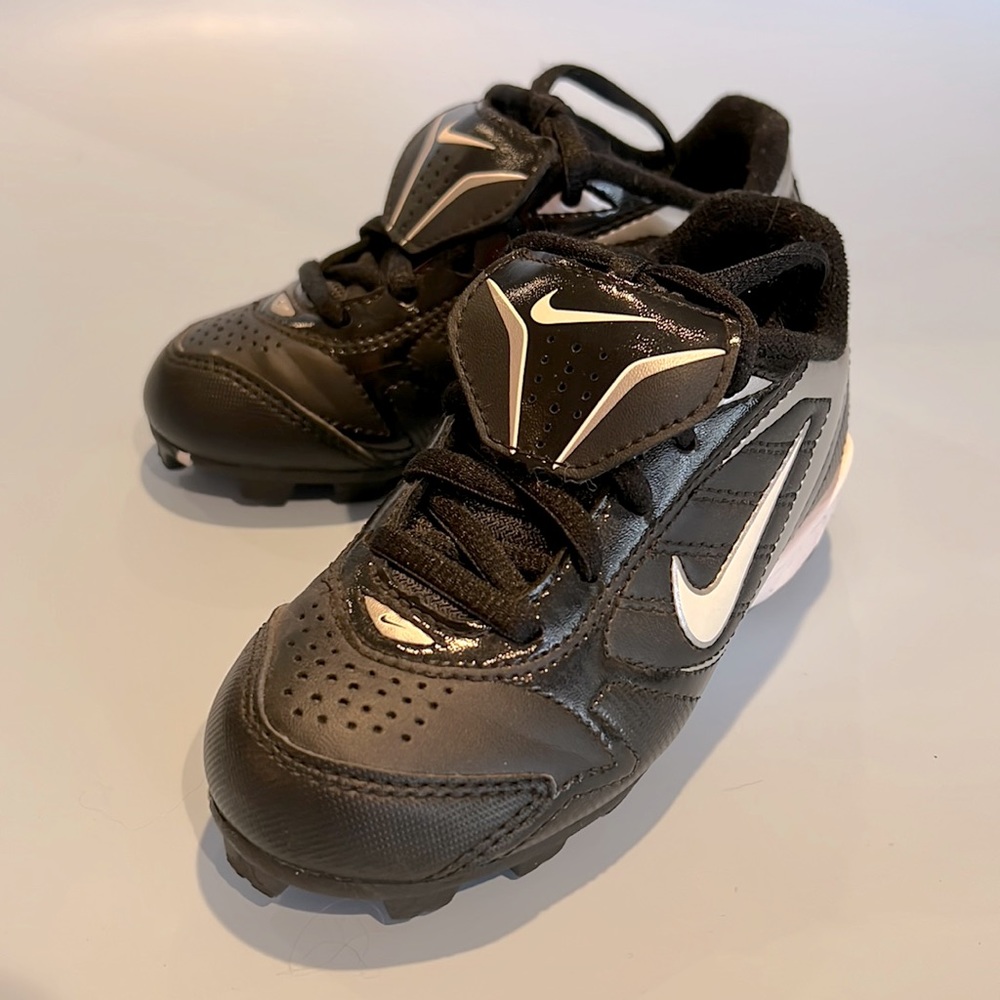 Nike Youth Keystone Low Cleats, Black/White, 10C US
